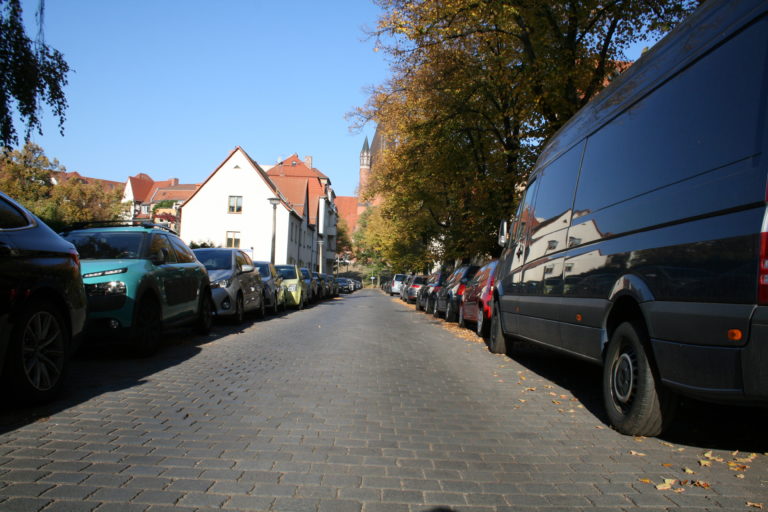 Anfrage zu Maßnahmen des ruhenden Verkehrs im Paulusviertel und im Medizinerviertel