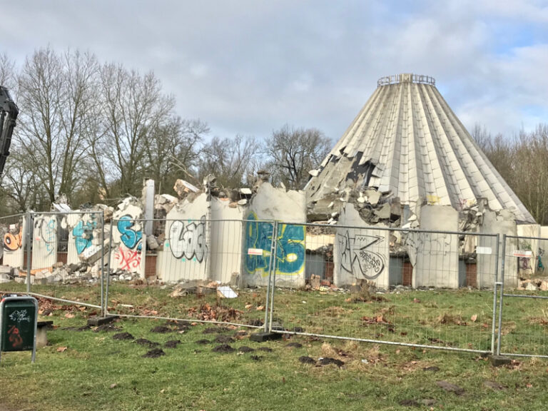 Anfrage zu Ausstellungsstücken des alten Planetariums “Siegmund Jähn” im neuen Planetarium Halle